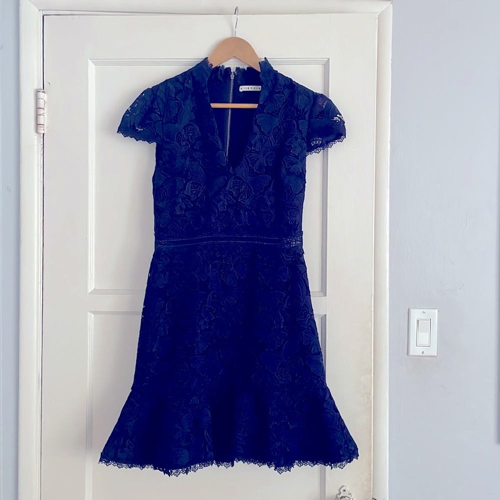 Never worn Alice + Olivia navy lacy diona butterfly dress - Picture 7 of 8